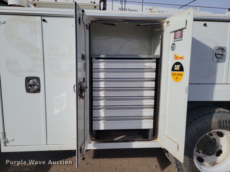 image for item LG9442 2008 Chevrolet C7500  utility / service truck