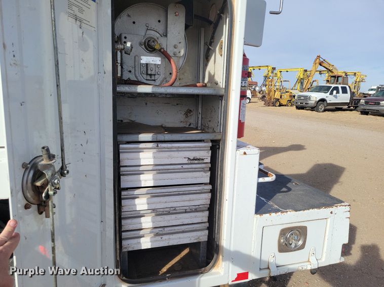 image for item LG9442 2008 Chevrolet C7500  utility / service truck