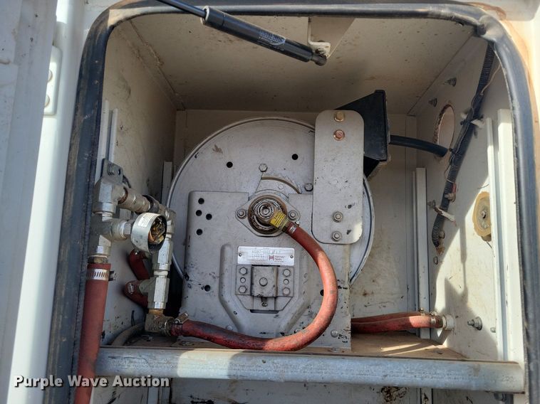 image for item LG9442 2008 Chevrolet C7500  utility / service truck