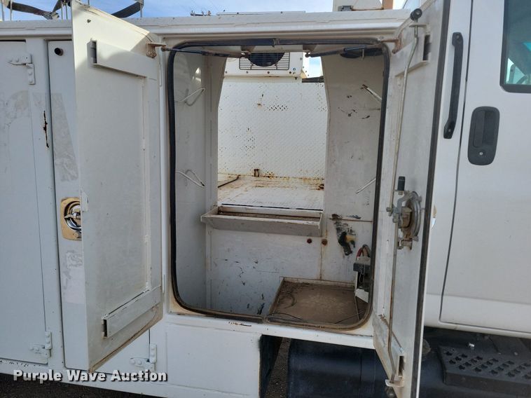 image for item LG9442 2008 Chevrolet C7500  utility / service truck