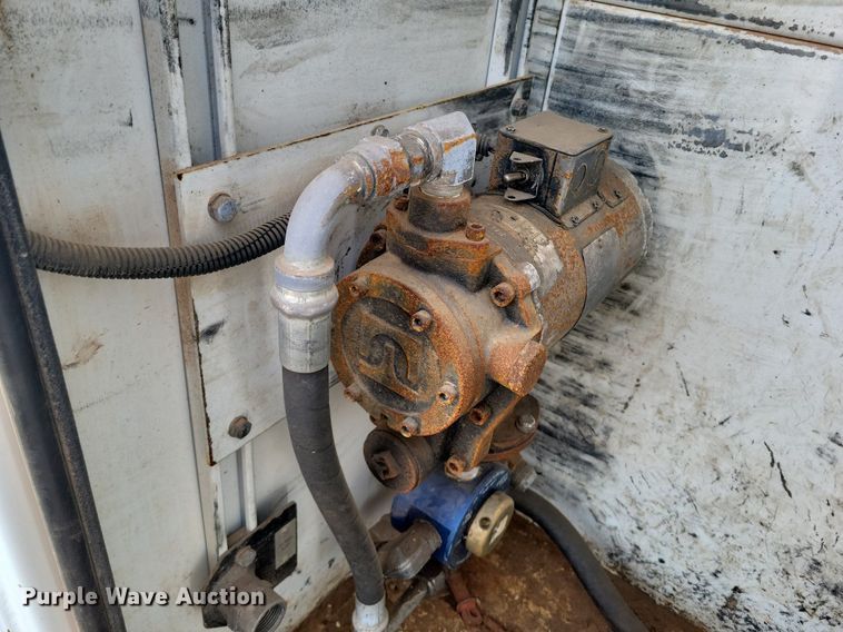 image for item LG9442 2008 Chevrolet C7500  utility / service truck