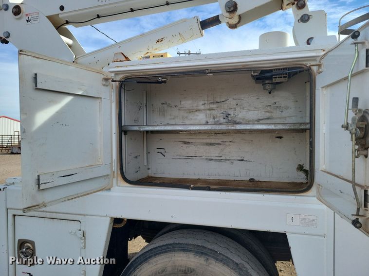 image for item LG9442 2008 Chevrolet C7500  utility / service truck