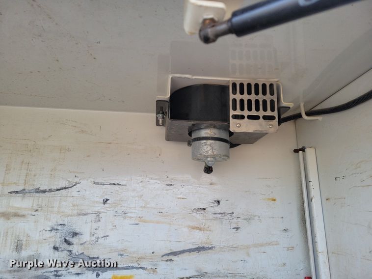 image for item LG9442 2008 Chevrolet C7500  utility / service truck