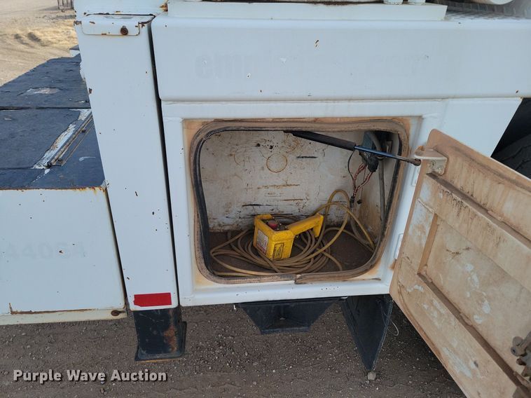 image for item LG9442 2008 Chevrolet C7500  utility / service truck