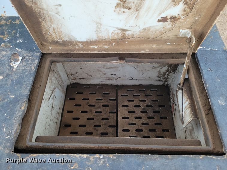 image for item LG9442 2008 Chevrolet C7500  utility / service truck