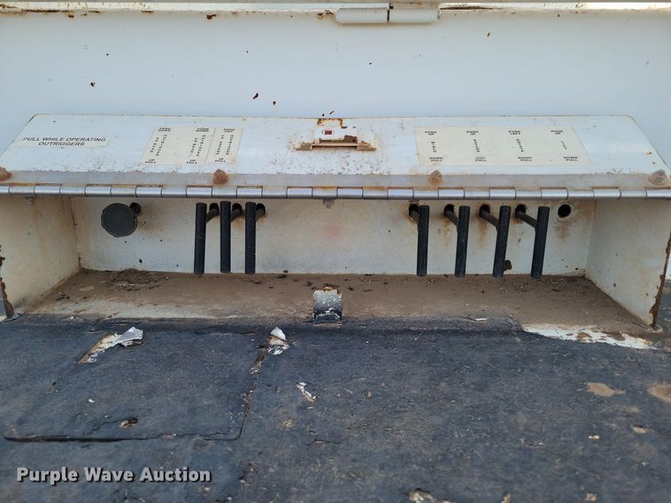 image for item LG9442 2008 Chevrolet C7500  utility / service truck