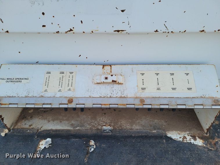 image for item LG9442 2008 Chevrolet C7500  utility / service truck