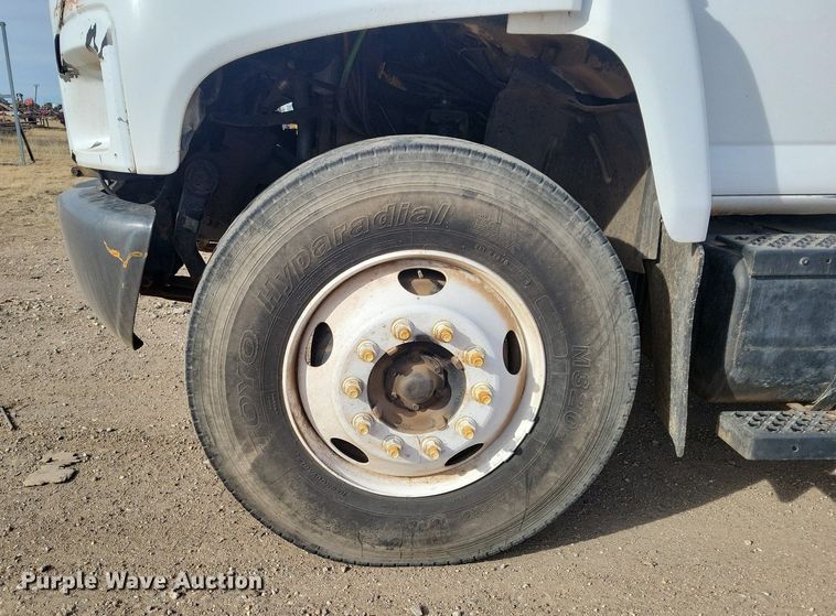 image for item LG9442 2008 Chevrolet C7500  utility / service truck