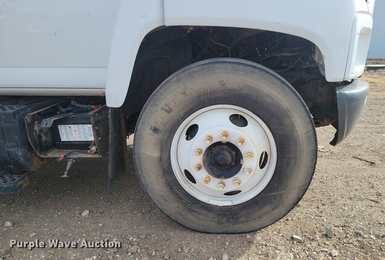 image for item LG9442 2008 Chevrolet C7500  utility / service truck
