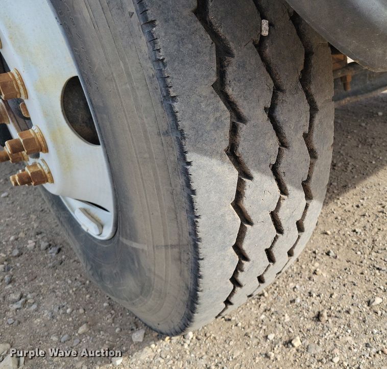 image for item LG9442 2008 Chevrolet C7500  utility / service truck