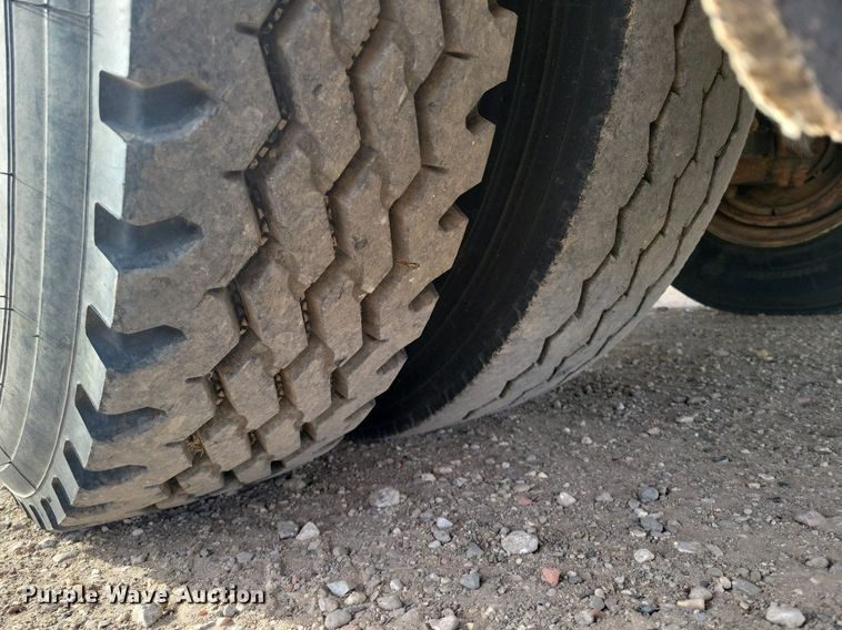 image for item LG9442 2008 Chevrolet C7500  utility / service truck