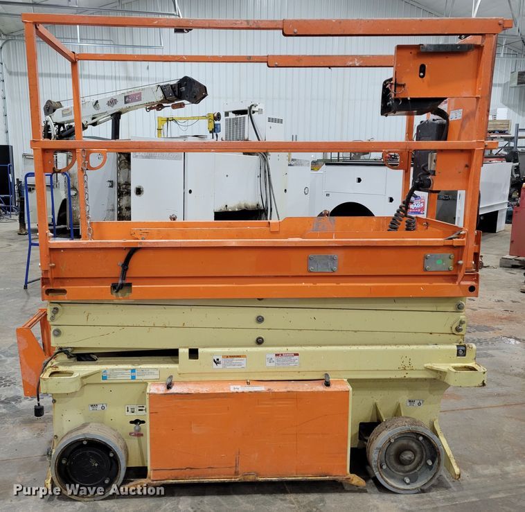 image for item LY9912 JLG 1932RS  scissor lift
