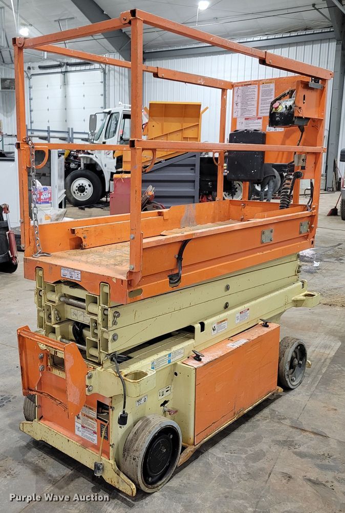 image for item LY9912 JLG 1932RS  scissor lift