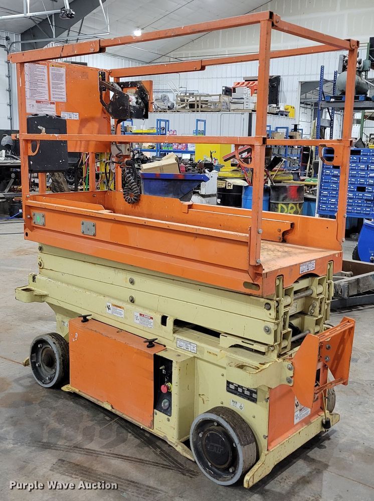 image for item LY9912 JLG 1932RS  scissor lift