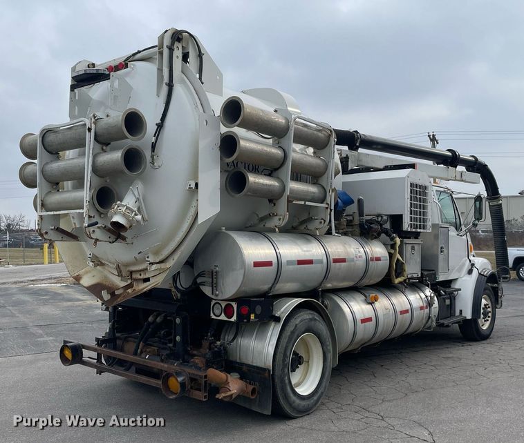 image for item MA9801 2002 Sterling L7500  sewer jetter truck