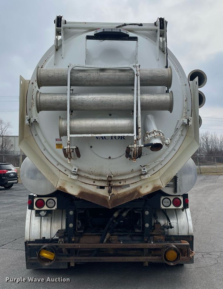 image for item MA9801 2002 Sterling L7500  sewer jetter truck