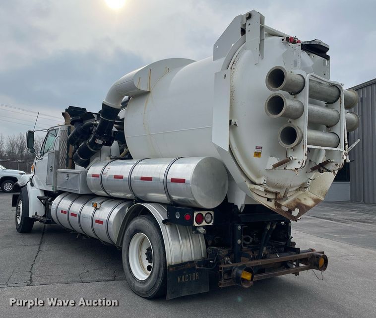 image for item MA9801 2002 Sterling L7500  sewer jetter truck