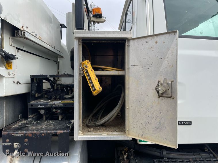 image for item MA9801 2002 Sterling L7500  sewer jetter truck