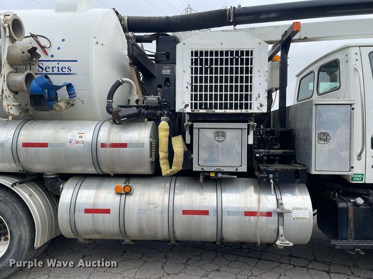 image for item MA9801 2002 Sterling L7500  sewer jetter truck