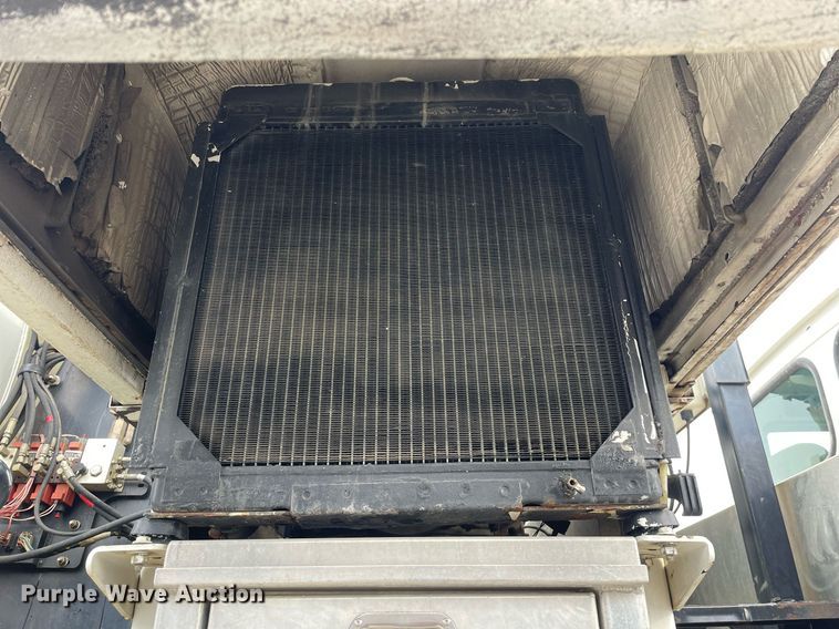 image for item MA9801 2002 Sterling L7500  sewer jetter truck