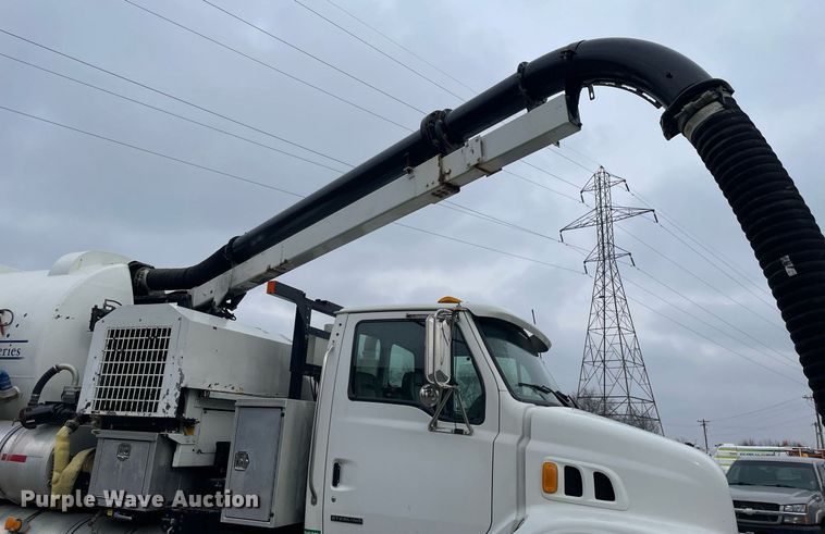 image for item MA9801 2002 Sterling L7500  sewer jetter truck