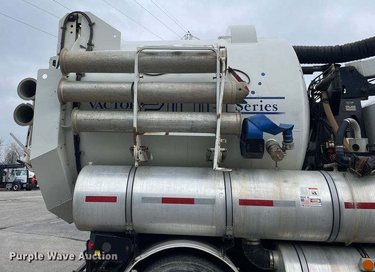 image for item MA9801 2002 Sterling L7500  sewer jetter truck