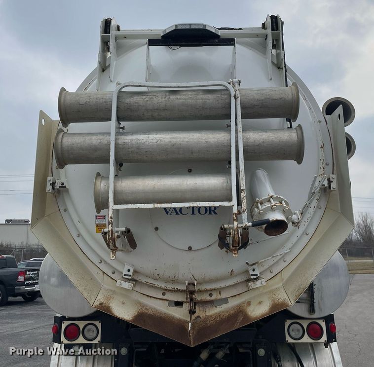 image for item MA9801 2002 Sterling L7500  sewer jetter truck