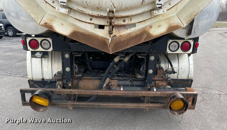 image for item MA9801 2002 Sterling L7500  sewer jetter truck