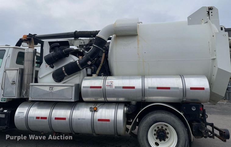 image for item MA9801 2002 Sterling L7500  sewer jetter truck