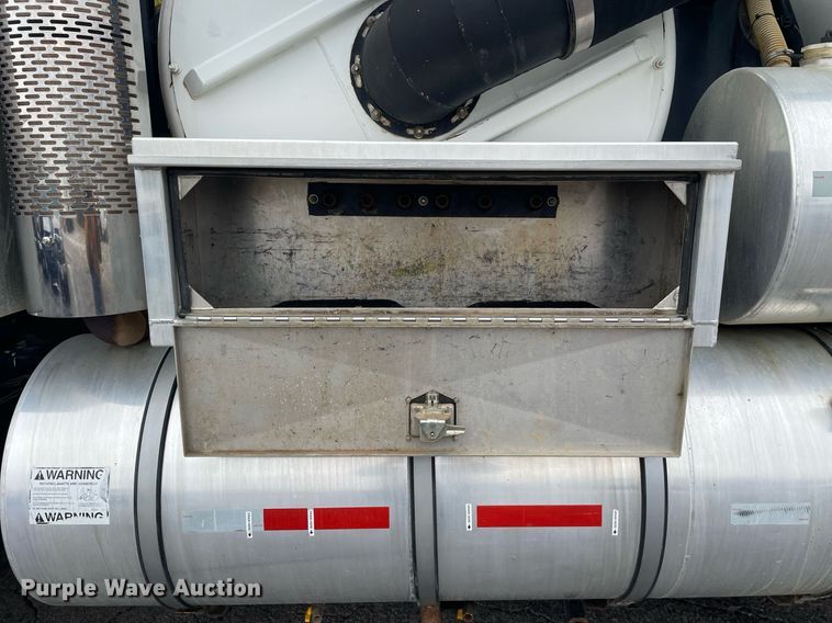 image for item MA9801 2002 Sterling L7500  sewer jetter truck