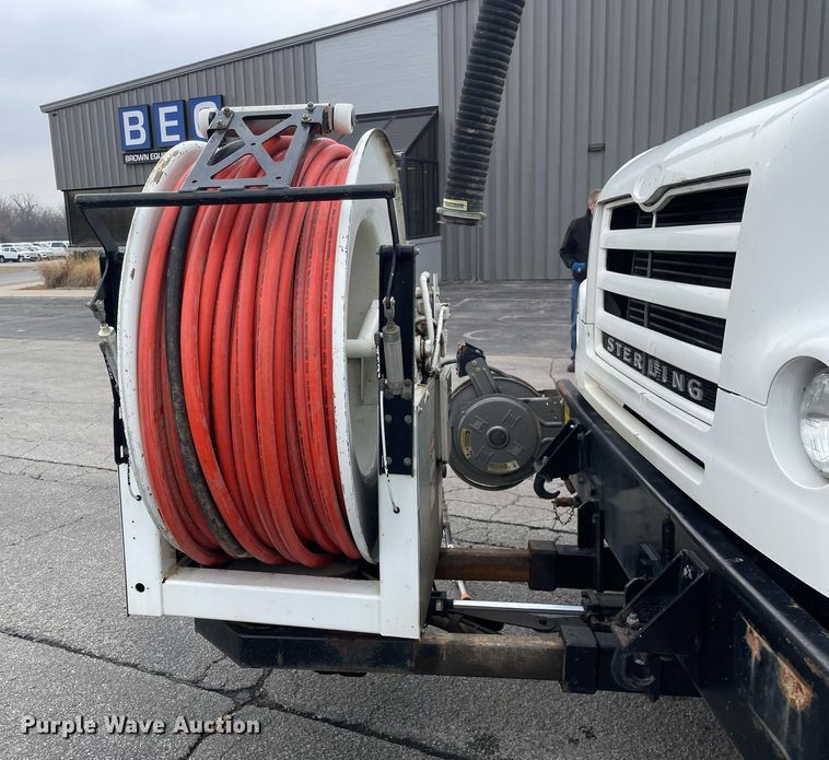 image for item MA9801 2002 Sterling L7500  sewer jetter truck