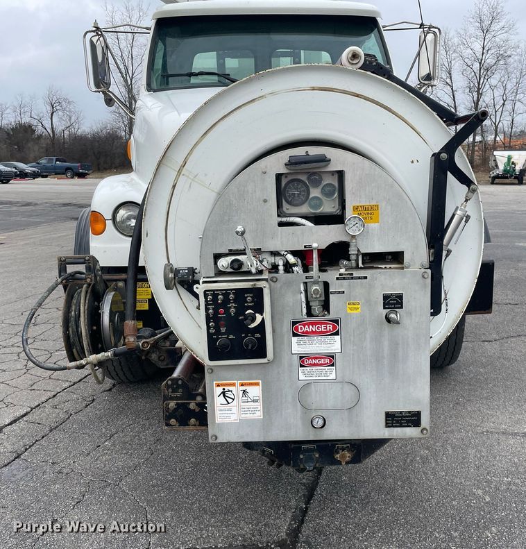 image for item MA9801 2002 Sterling L7500  sewer jetter truck