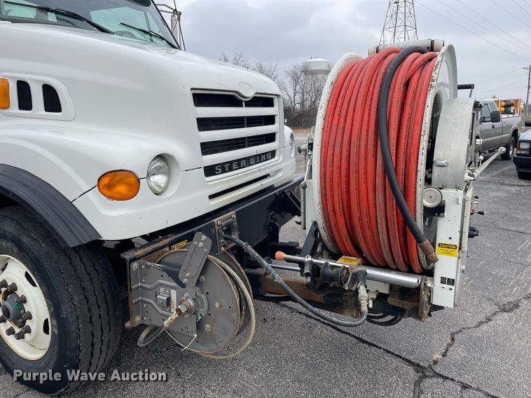 image for item MA9801 2002 Sterling L7500  sewer jetter truck