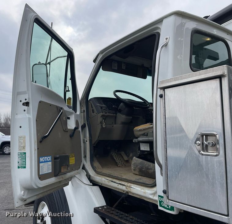 image for item MA9801 2002 Sterling L7500  sewer jetter truck