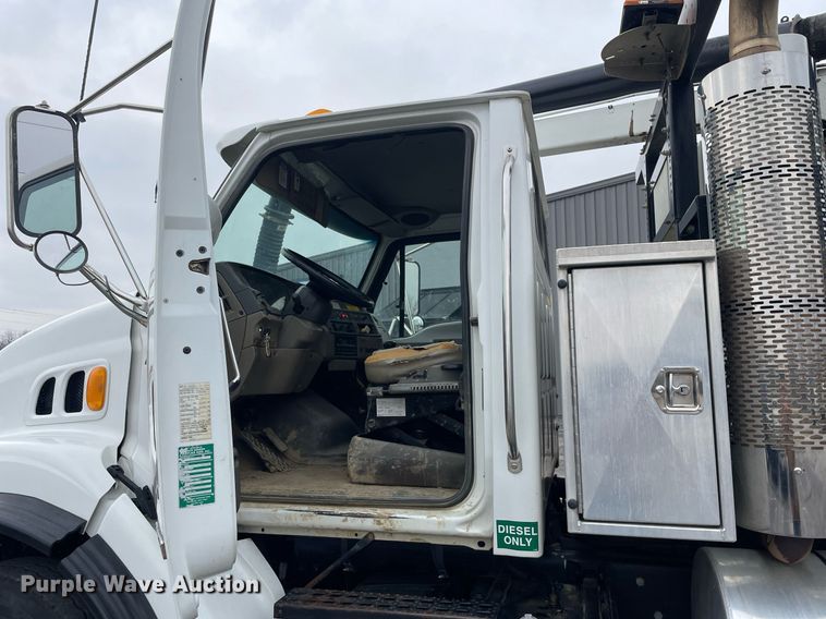 image for item MA9801 2002 Sterling L7500  sewer jetter truck