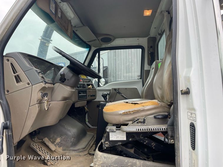 image for item MA9801 2002 Sterling L7500  sewer jetter truck