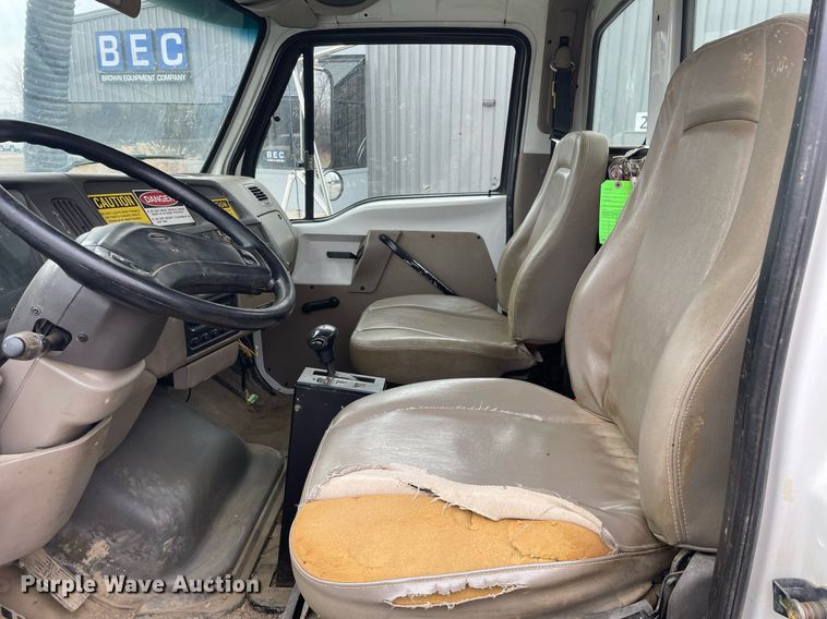 image for item MA9801 2002 Sterling L7500  sewer jetter truck