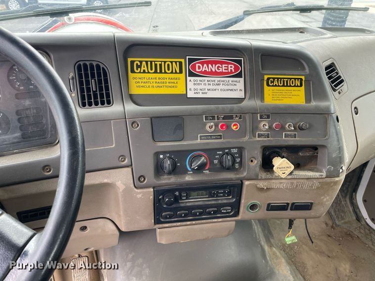 image for item MA9801 2002 Sterling L7500  sewer jetter truck