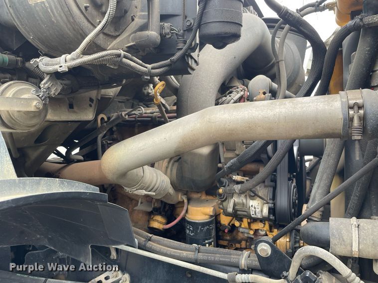 image for item MA9801 2002 Sterling L7500  sewer jetter truck