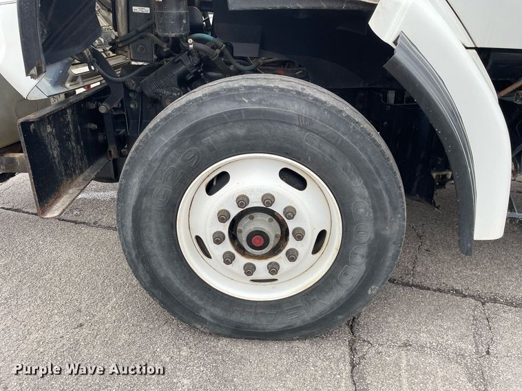 image for item MA9801 2002 Sterling L7500  sewer jetter truck