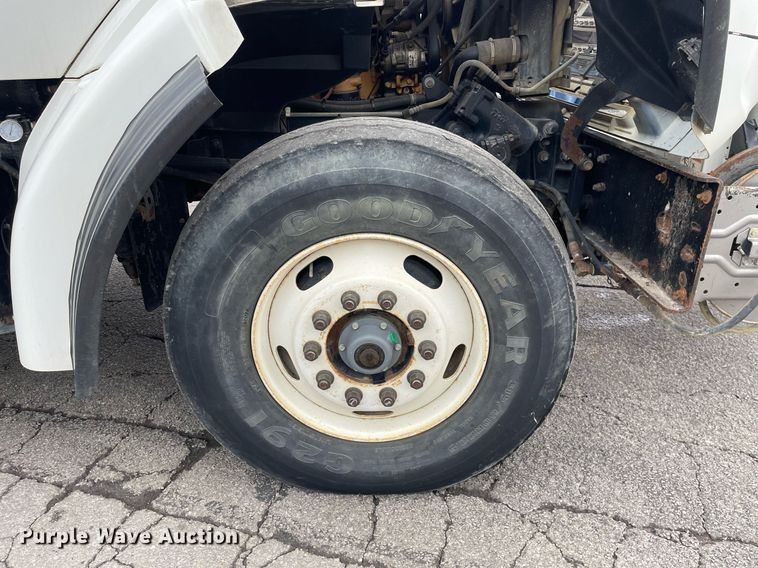 image for item MA9801 2002 Sterling L7500  sewer jetter truck