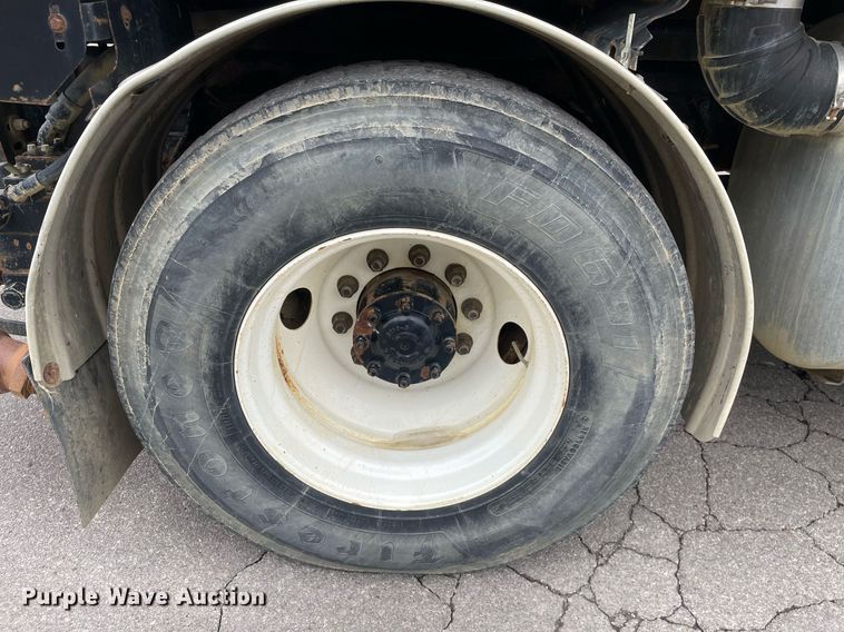 image for item MA9801 2002 Sterling L7500  sewer jetter truck