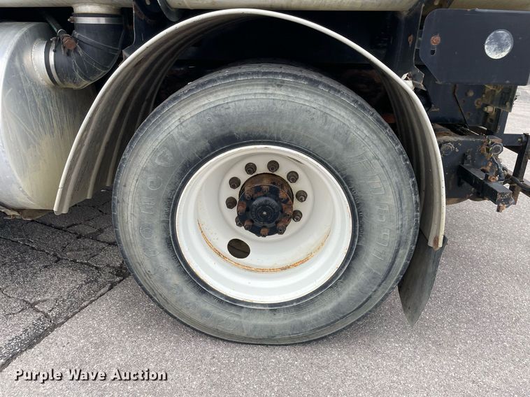 image for item MA9801 2002 Sterling L7500  sewer jetter truck