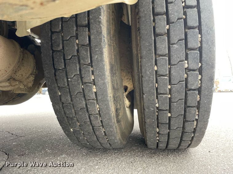 image for item MA9801 2002 Sterling L7500  sewer jetter truck