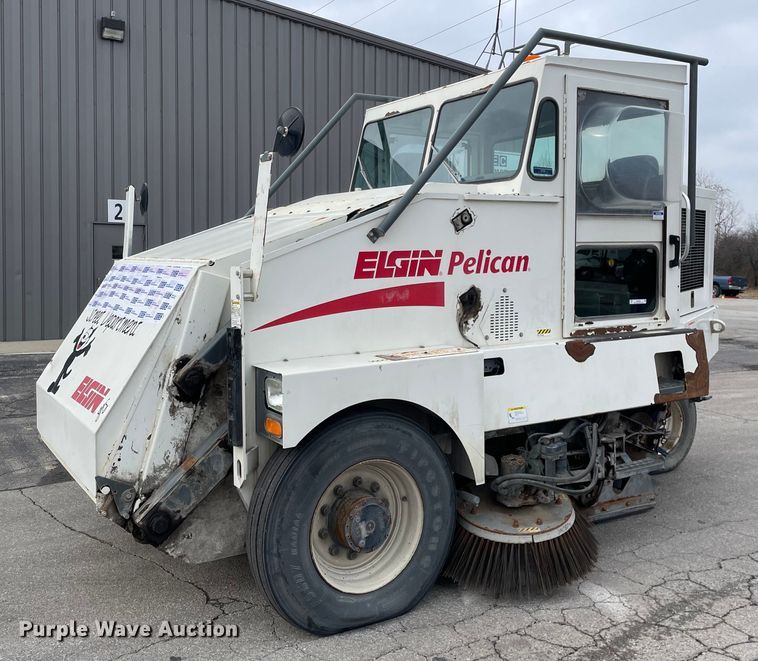 image for item MA9802 2005 Elgin Pelican  street sweeper