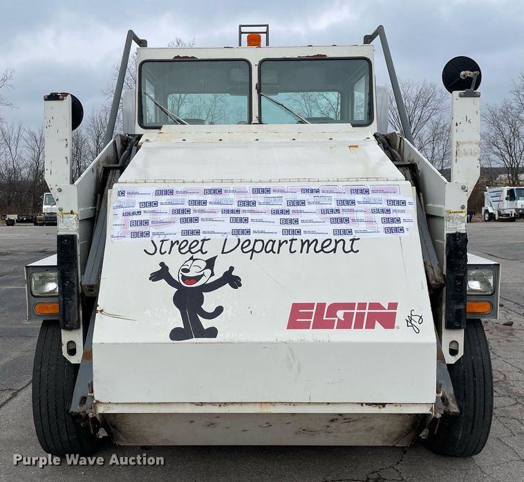 image for item MA9802 2005 Elgin Pelican  street sweeper