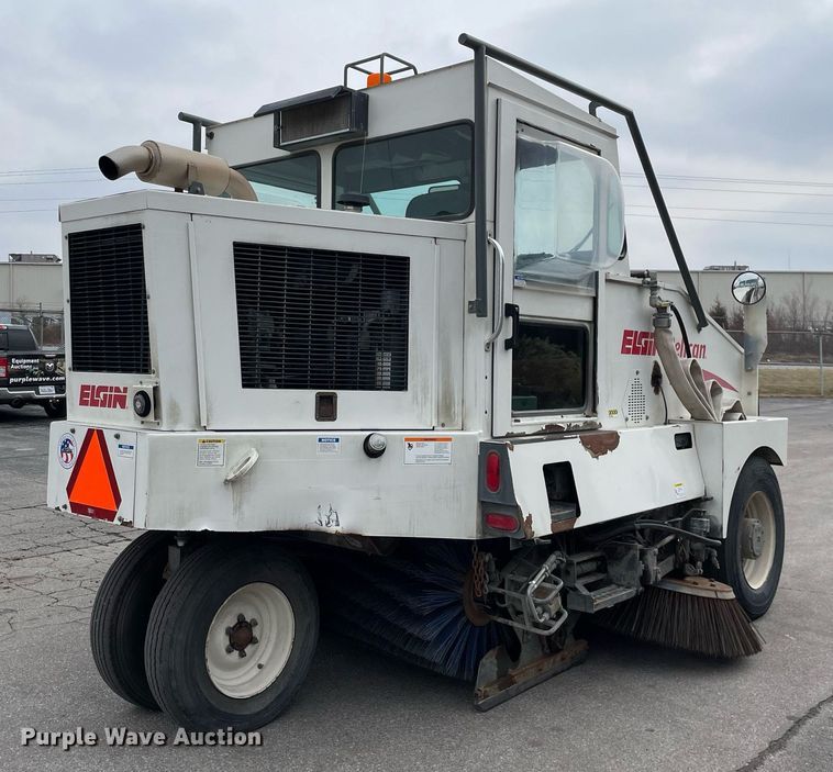 image for item MA9802 2005 Elgin Pelican  street sweeper