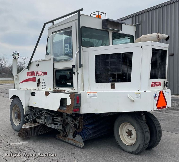 image for item MA9802 2005 Elgin Pelican  street sweeper