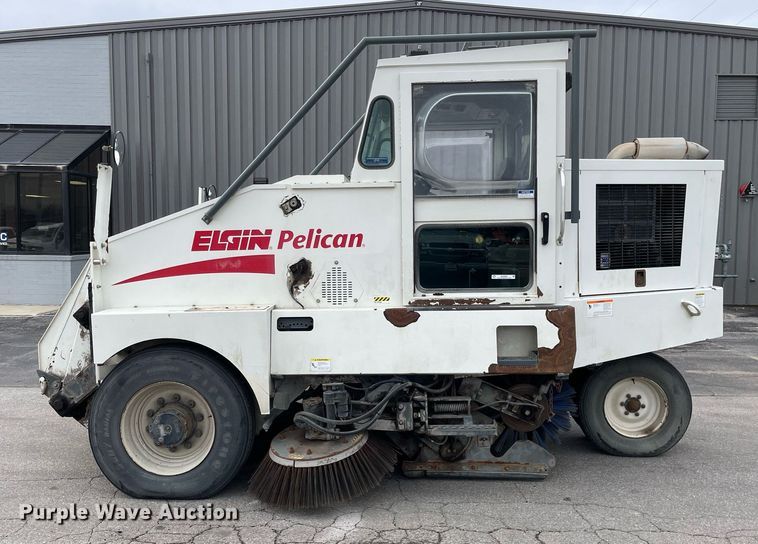 image for item MA9802 2005 Elgin Pelican  street sweeper