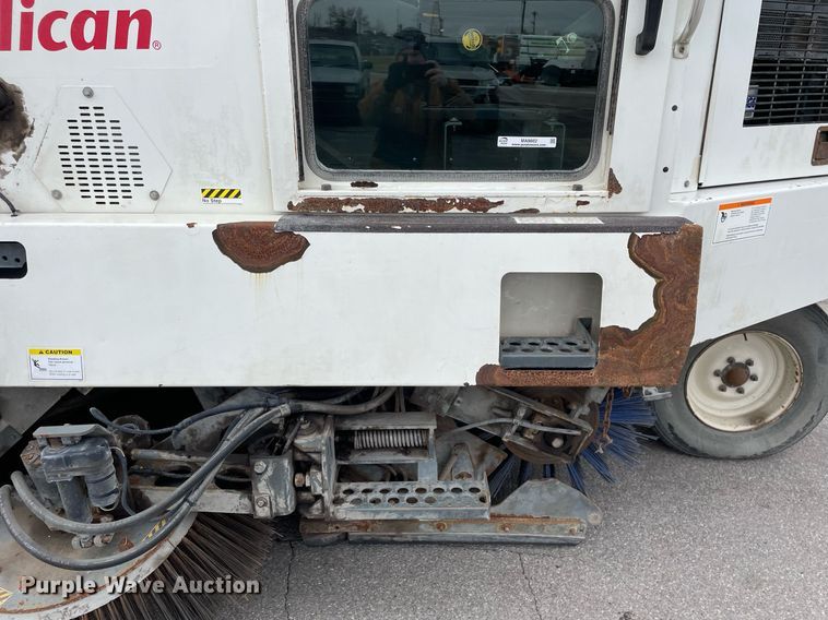 image for item MA9802 2005 Elgin Pelican  street sweeper